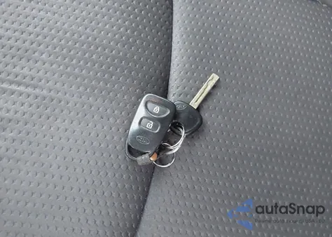 2011 Kia Sorento Lx z USA, uszkodzony, nr VIN 5XYKTCA19BG028854